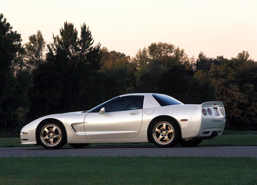  Chevrolet Corvette 1998 года  (фото 38 из 84)